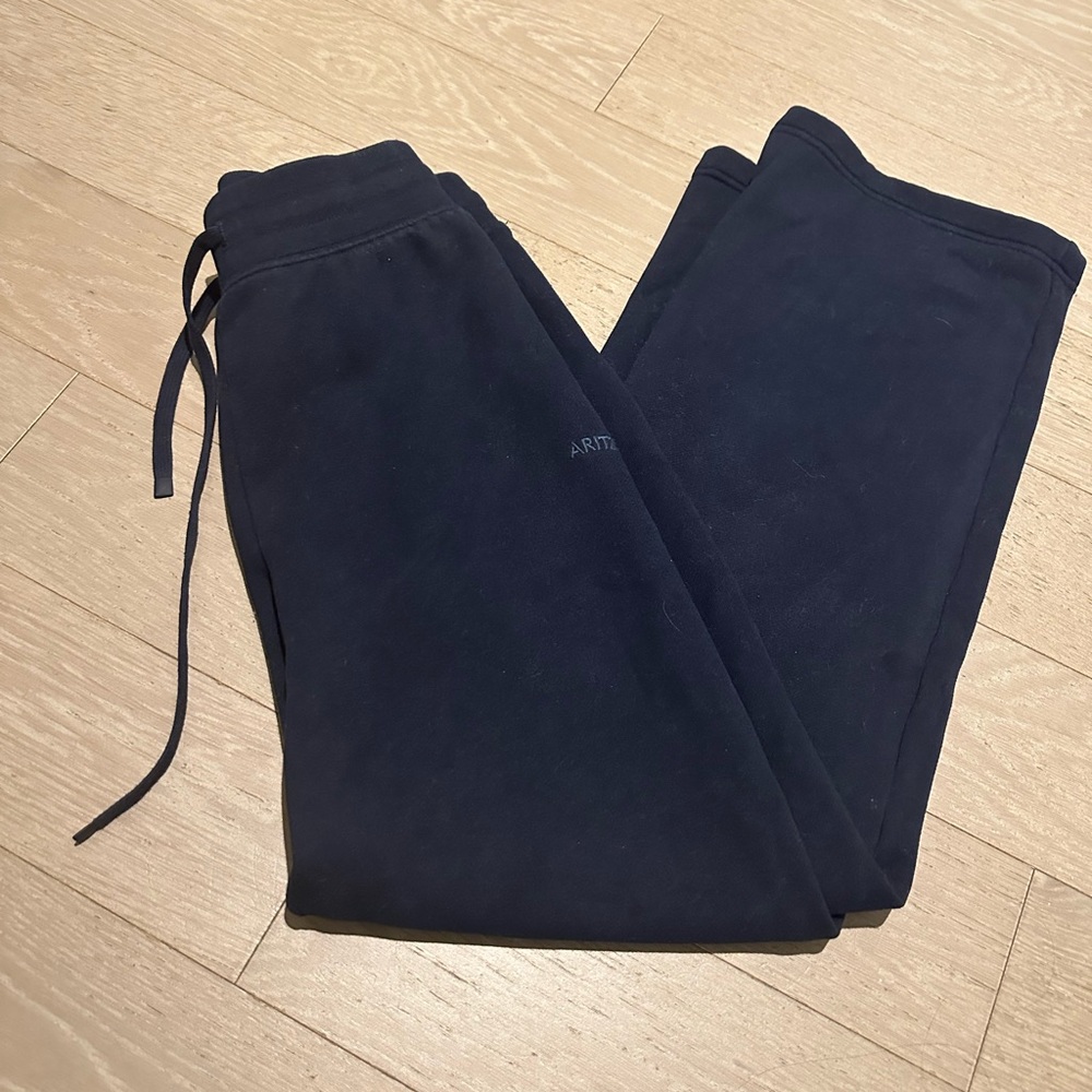 Aritzia Perfect Fit Sweatpants in Admiral